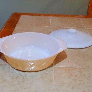 Fire king oven dish with lid